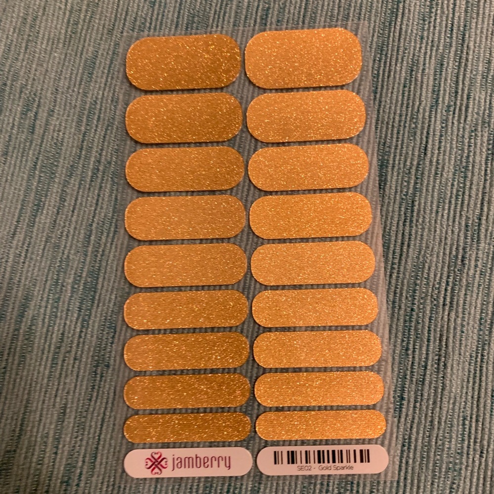 Full sheet of Jamberry’s Gold Sparkle wrap.